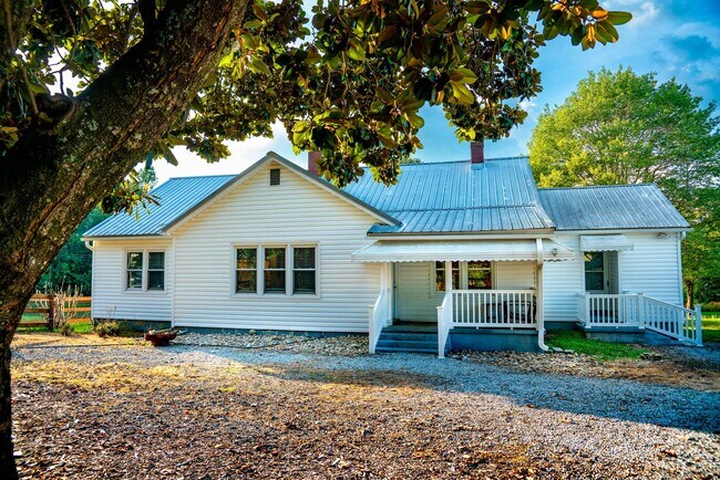 Primary Photo - Delightful Retreat in Chesnee, SC