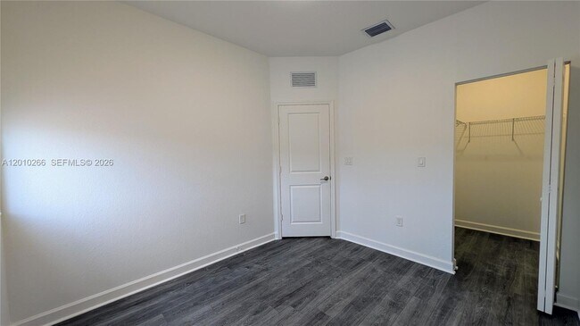 Building Photo - 2628 SE 28th Dr