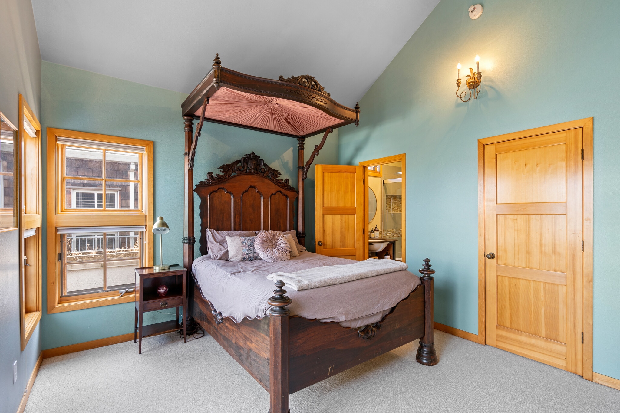 Building Photo - 2537 NW Upshur St