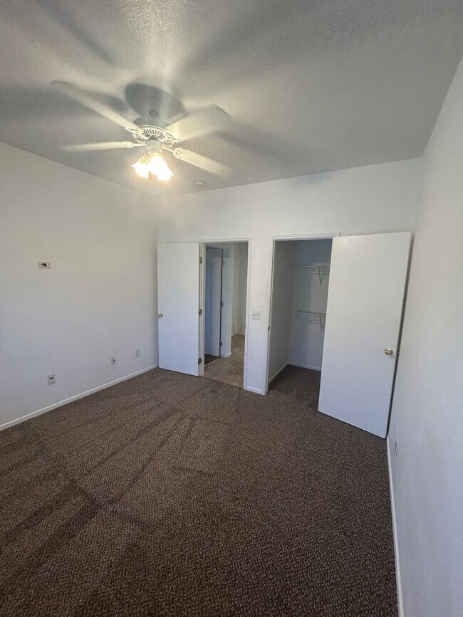 Building Photo - Great location on this split floorplan 3 b...