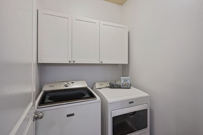 Building Photo - Updated home in Gardenside!