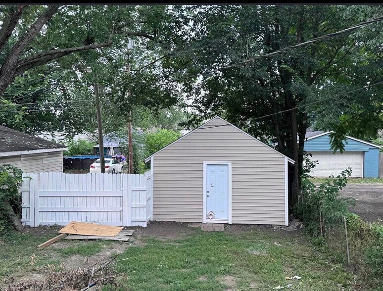 Building Photo - 220 S Eureka Ave