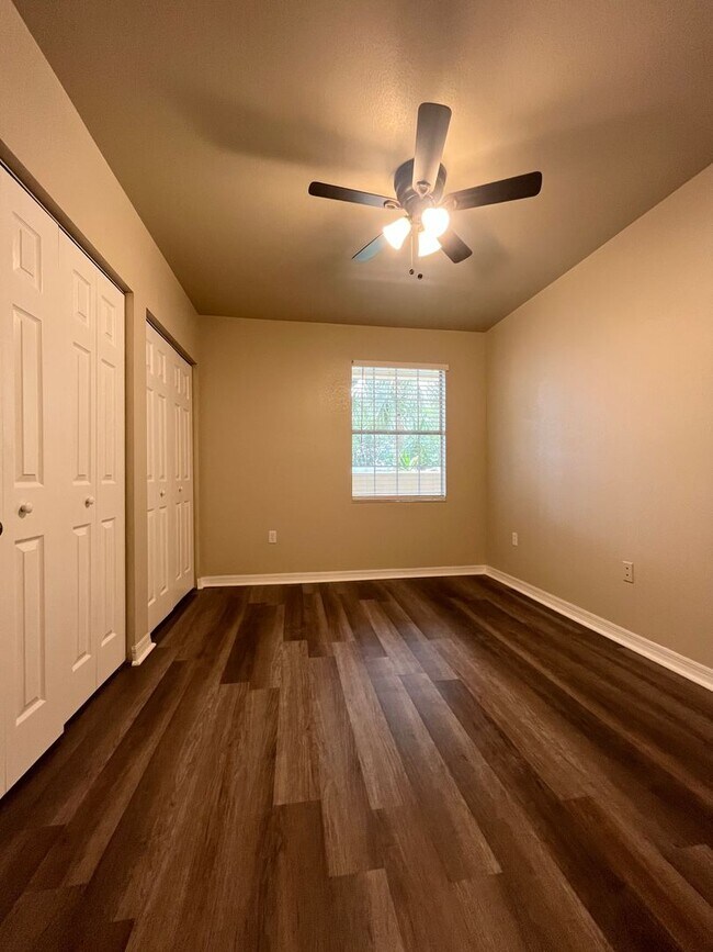 Building Photo - 3/2 unit becoming available June 1st for an annual lease