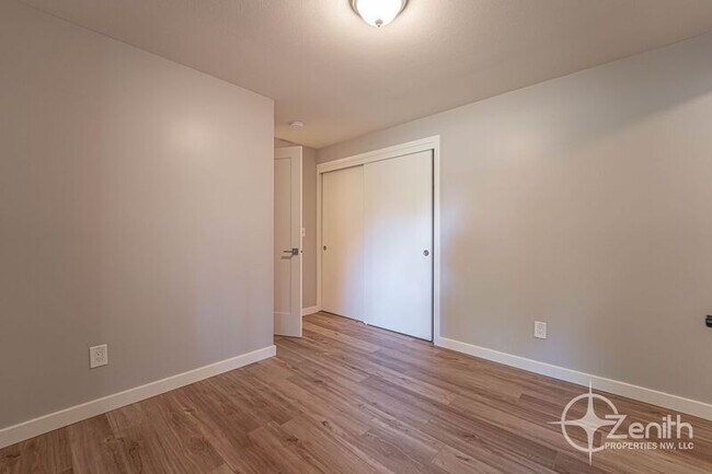 Building Photo - 1701 SE 123rd Ave