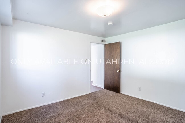 Building Photo - 37 S 100 E