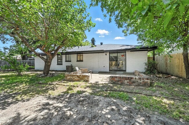 Building Photo - 214 Dorris Dr