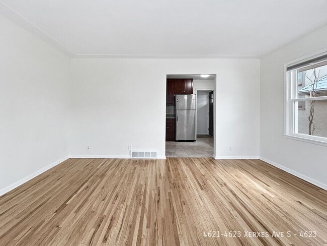 Building Photo - 2br 1ba 1cg ~ Security Deposit Free Altern...