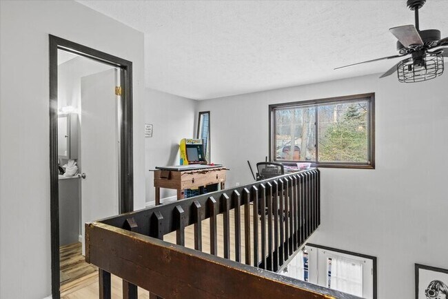 Building Photo - 1150 Country Club Dr