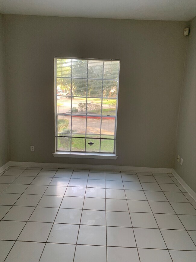 Building Photo - 4018 Timber Corner