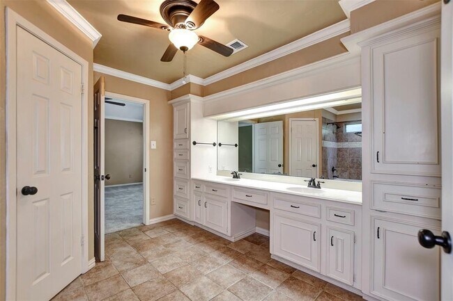 Building Photo - 75 Wood Hollow Dr