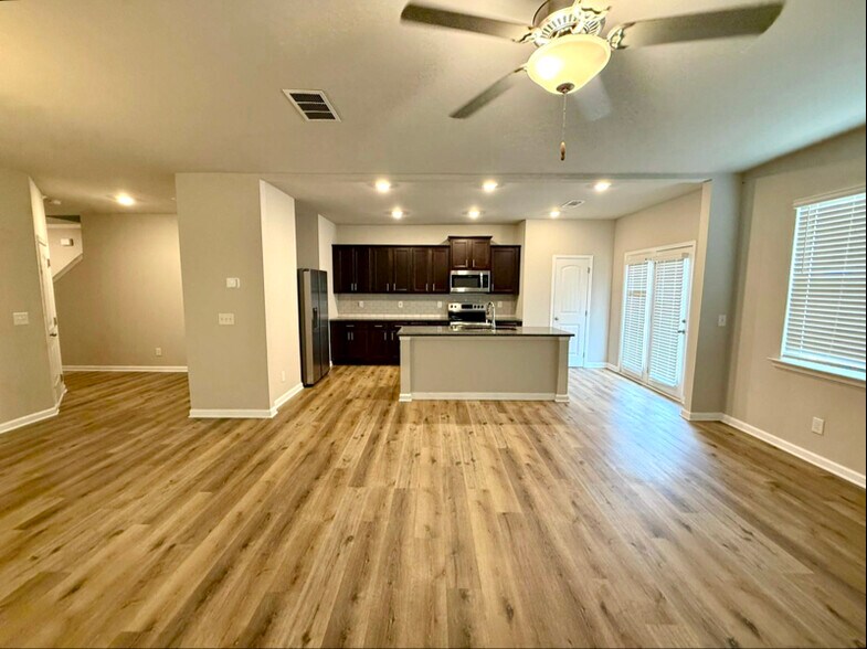 Building Photo - 4724 Rdg Vly Dr