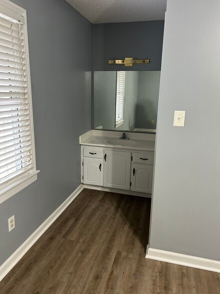 Building Photo - 308 Rose Dr