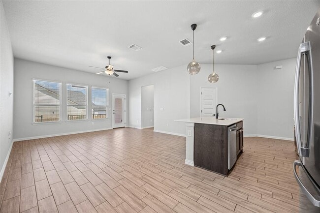 Building Photo - 12900 Bloomington Dr