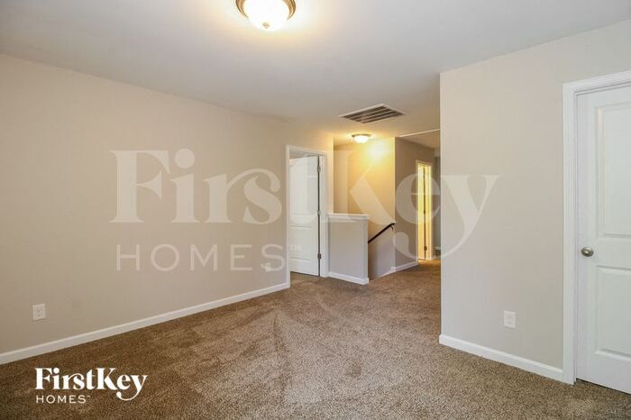 Building Photo - 1752 Abbott Oaks Dr