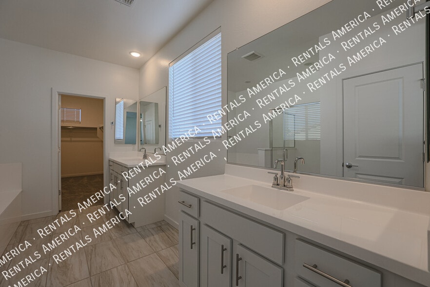 Building Photo - 17717 W Cassia Way