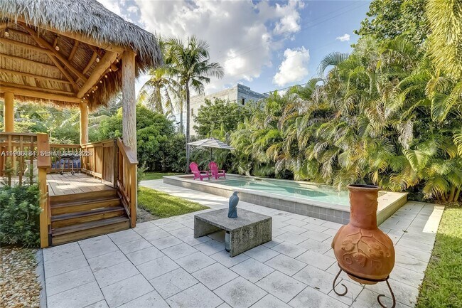 Building Photo - 1637 Cleveland St