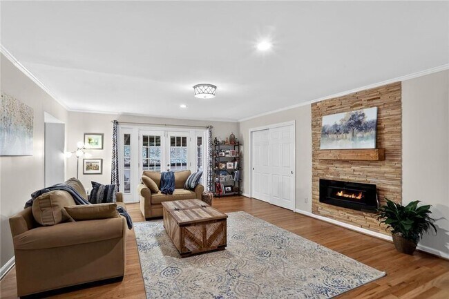 Building Photo - 2560 Skyland Trail NE