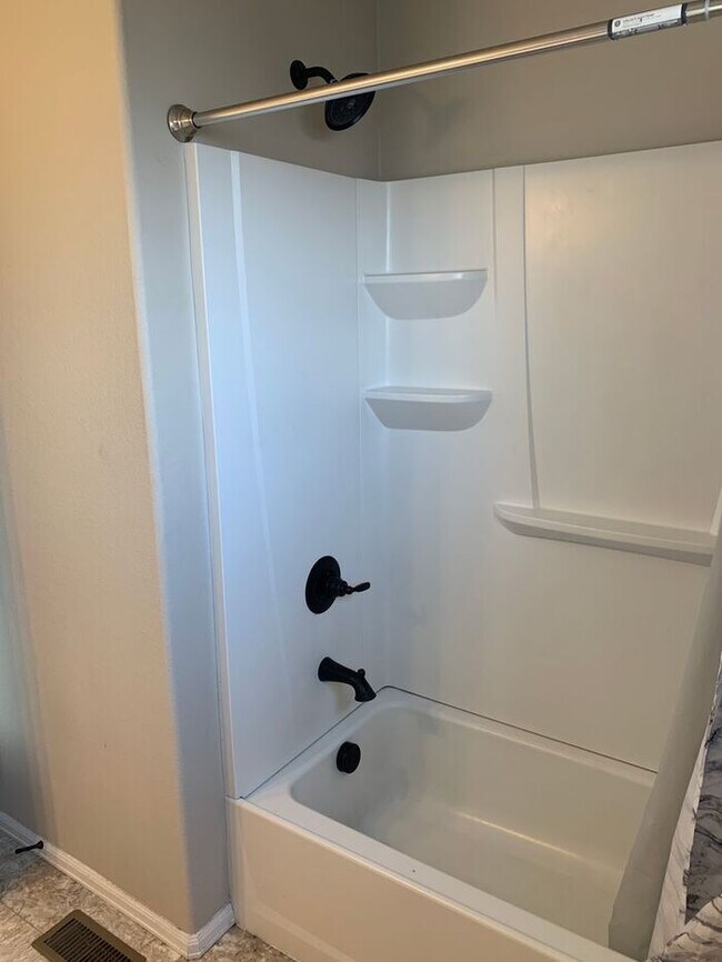 Building Photo - Beautiful 4 Bed/3 Bath West Greeley Home –...