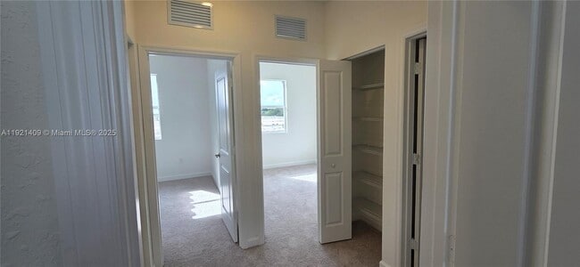 Building Photo - 1126 NW 2nd Ter