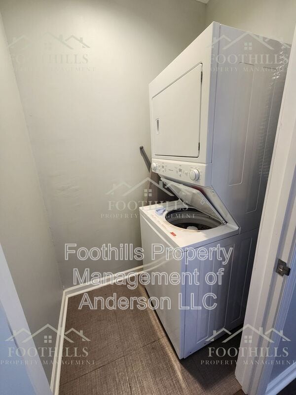 Building Photo - 214 N Main St