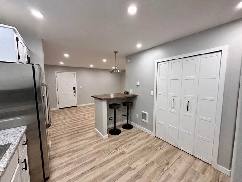 Building Photo - 326 E Livingston St