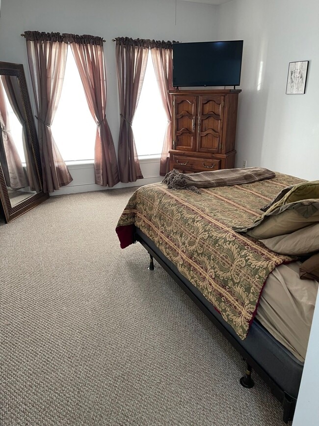 Building Photo - 414 Mount Hope St