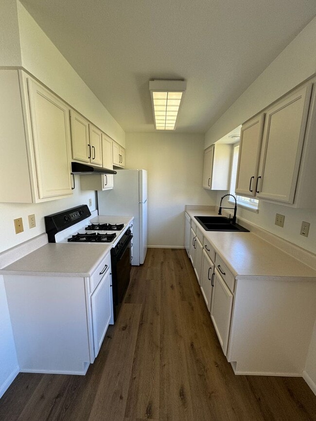 Building Photo - Newly Renovated Farmhouse style unit with ...