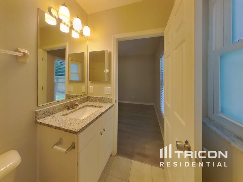 Building Photo - 15108 Deer Meadow Dr