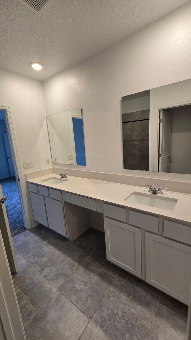 Building Photo - 3936 Willow Brk Dr