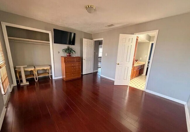 Building Photo - Spacious 4BR Home in Sought-After Springlakes – Balcony, Patio & Amenities!