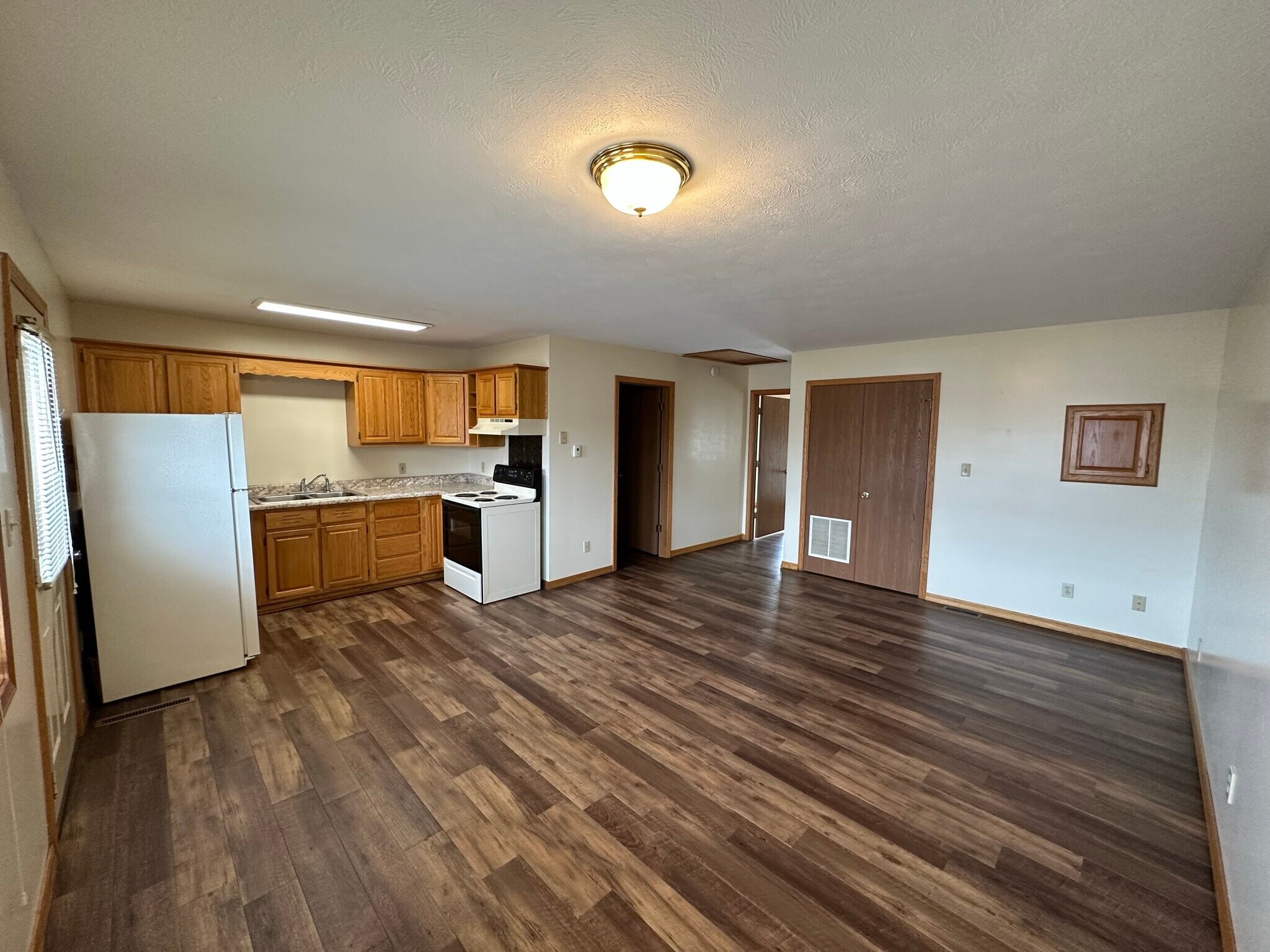 Building Photo - 350 N 100 E