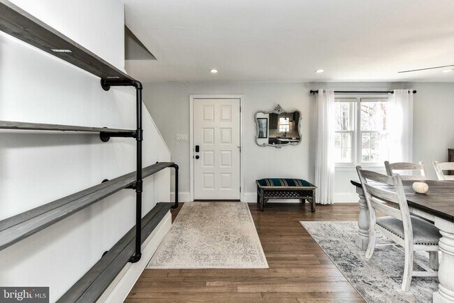 Building Photo - 7308 Poplar Ct