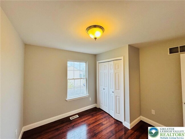 Building Photo - 2274 Briarwood Dr