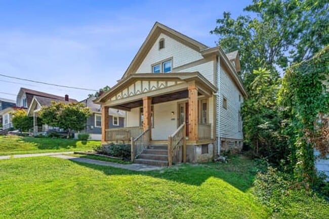 Building Photo - 3819 St Martins Pl
