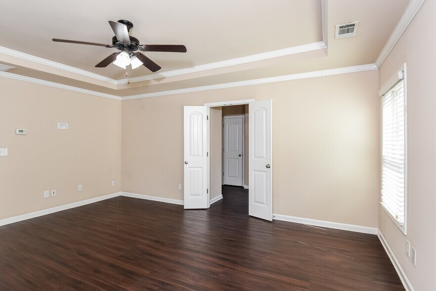 Building Photo - 741 Collingsworth Ln NE