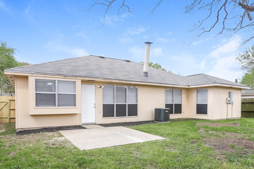 Building Photo - 19411 Winding Branch Dr