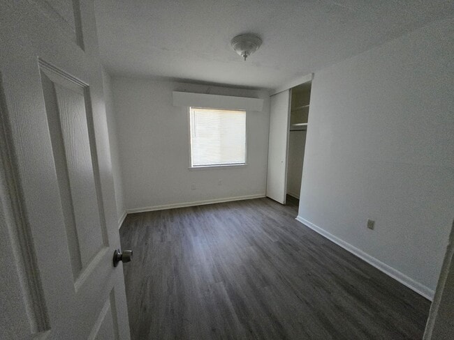 Building Photo - 3230 Ridgeland Dr