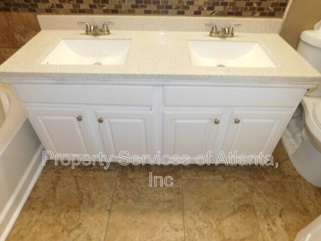 Building Photo - 1795 Devon Dr