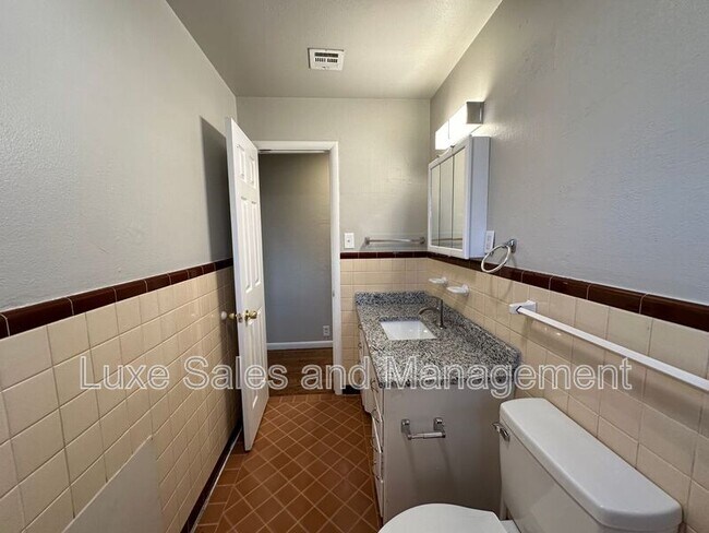 Building Photo - 133 W. Jarman Drive
