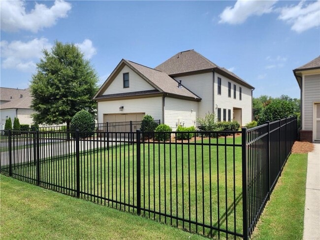 Building Photo - 4045 Brookview Dr