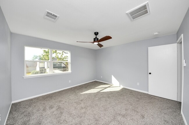 Building Photo - 10250 Bridgeland Ln