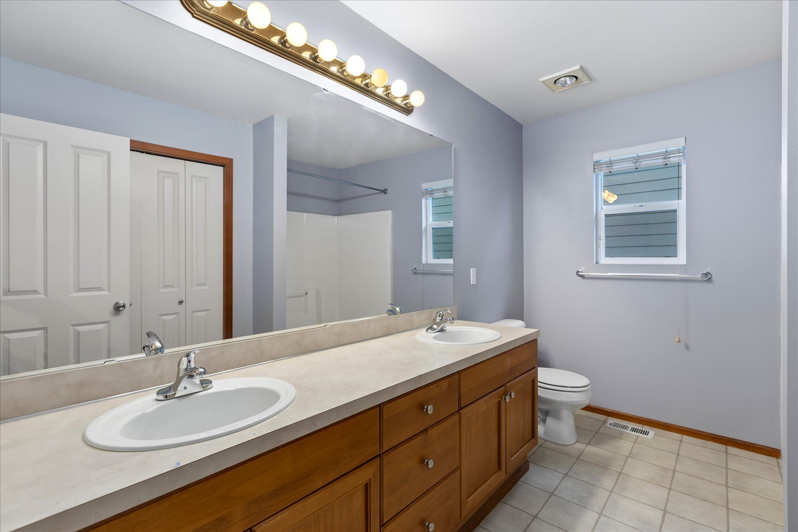 Guest Bath - 5926 SE 2nd Ct