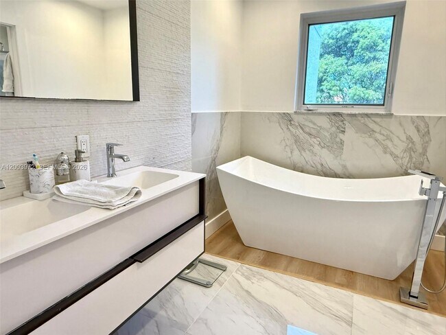 Building Photo - 6420 NW 109th Ave