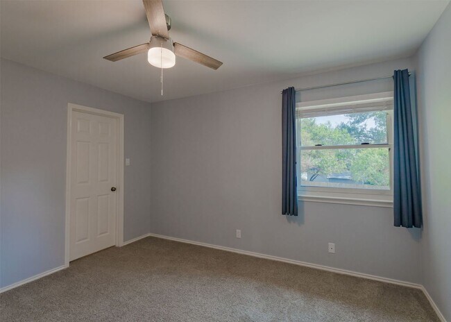 Building Photo - Gorgeous Northwood rental