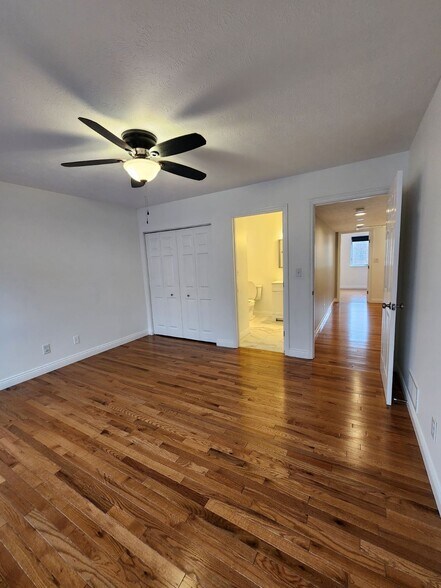 Building Photo - 10555 Montgomery Rd