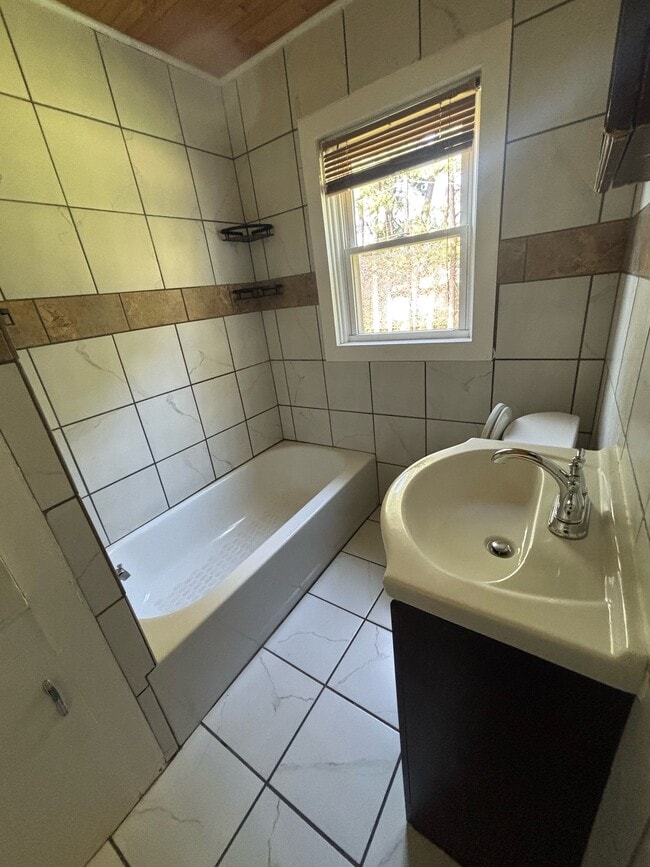 Building Photo - 530 Broad St