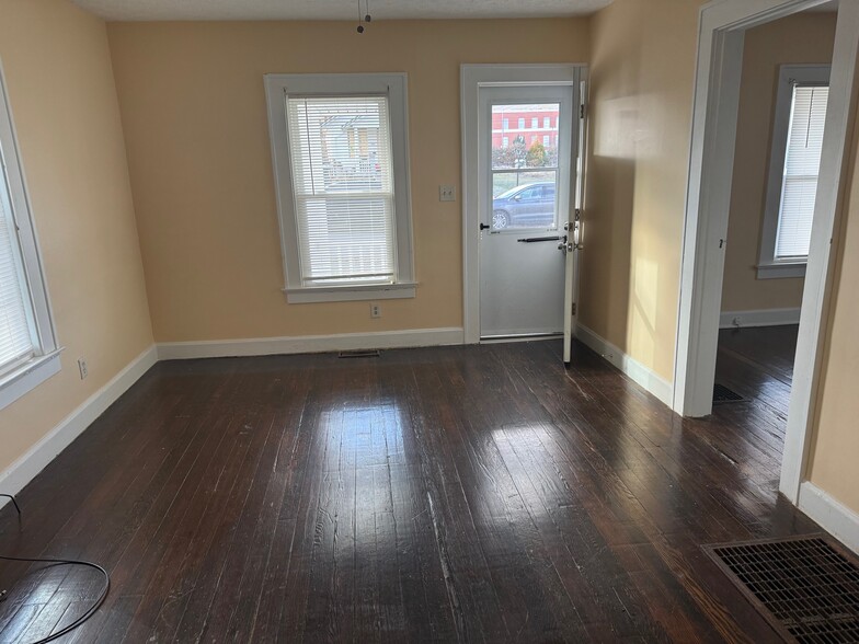 Building Photo - 958 N F St