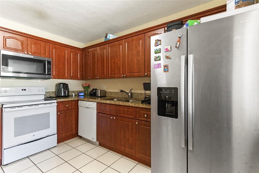 Building Photo - 16211 Saddle Club Rd