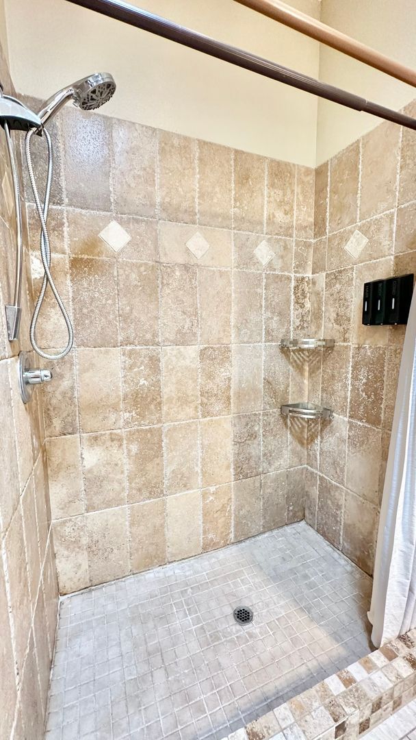 Building Photo - Stunning Fully Detached Casita on Private ...