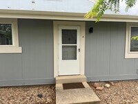 Building Photo - Close to Campus- 4155